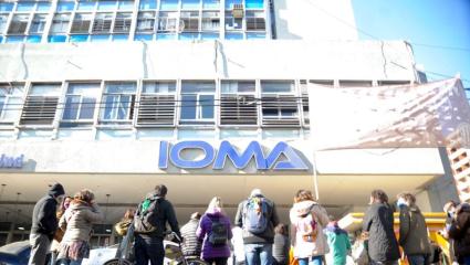 Alertan que IOMA frenó pagos a médicos y demora hasta un año los reintegros de afiliados