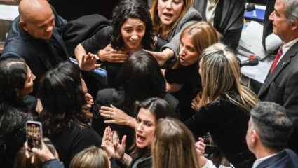 El kirchnerismo y el oficialismo protagonizaron un escándalo en Diputados: bloques del centro denuncian un pacto