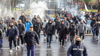 Trabajadores del Astillero Río Santiago cortan la Autopista BS-LP reclamando "salarios que garanticen una vida digna"