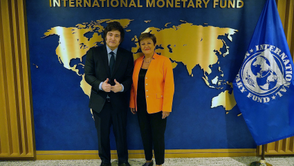 El FMI apoya a Milei y aprobó un nuevo desembolso de US$2.000 antes de las elecciones