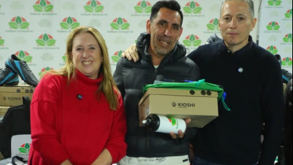 Fernando Gray y Magui Gray entregaron elementos deportivos en el club Mayo de Luis Guillón