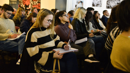 Turno de feminismos y nuevas agendas de género en el curso de Formación Política con la ministra Estela Díaz de expositora