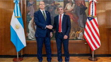 El secretario del Tesoro de USA anunció que "todas las opciones están sobre la mesa" para ayudar financieramente a Milei