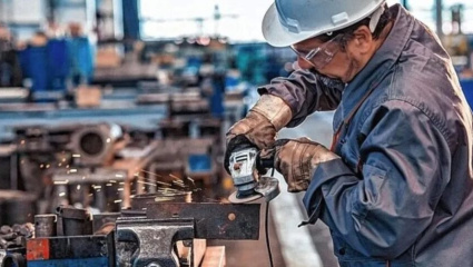La industria manufacturera cayó 4,4% interanual en agosto a pesar de un leve repunte mensual
