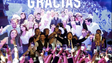 La victoria electoral cambia los planes de Milei, que reordenará el Gabinete "a la luz del nuevo Congreso"