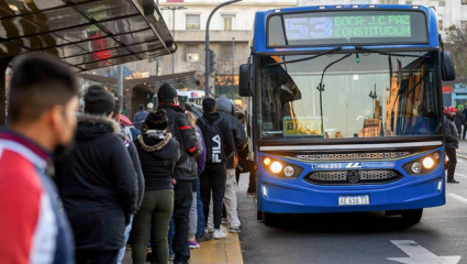 Por el aumento de los boletos, cada vez menos argentinos usan el transporte público