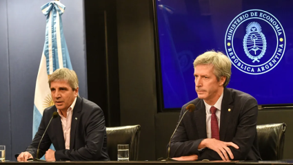 Caputo elogió la flotación entre bandas pero el vice del BCRA prometió "levantar restricciones": ¿Son compatibles?