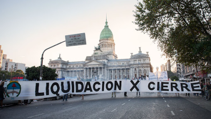 El laberinto de la economía: con precios al alza y salarios por el piso, las empresas pierden cada vez más rentabilidad