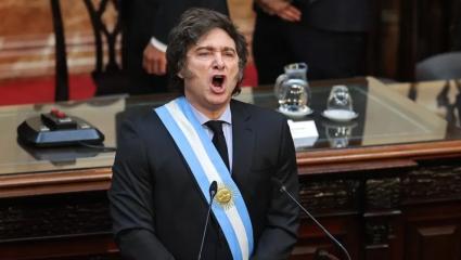 El Gobierno de Milei juega un partido en el Congreso y otro contra la AFA