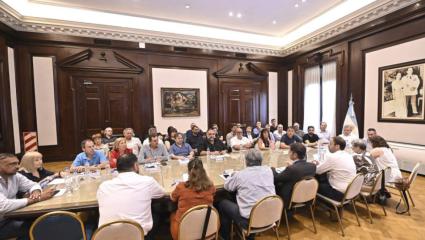 Paritarias: Kicillof convocó a los estatales bonaerenses para retomar las negociaciones