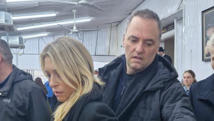 Adorni explicó por qué su esposa viajó a EE UU en el avión presidencial: “Vine a deslomarme y quería que me acompañe”