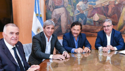 Coparticipación en caída y gobernadores en silencio: las provincias ya perdieron casi un billón en dos meses