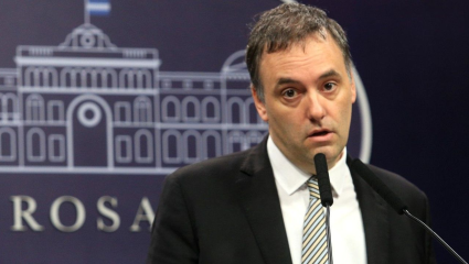 Adorni no logra bajar la espuma por el viaje a Nueva York y suma investigaciones por un vuelo privado a Punta del Este