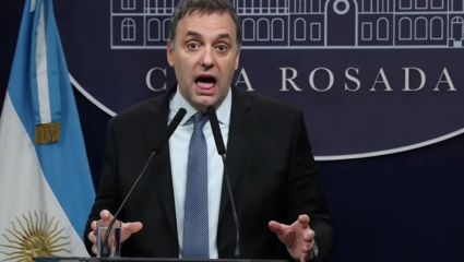 El meme de Vidal que dejó en off-side a Adorni