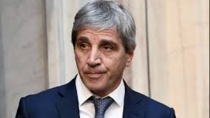 Caputo le paga a los proveedores del Pami con bonos para maquillar el superávit