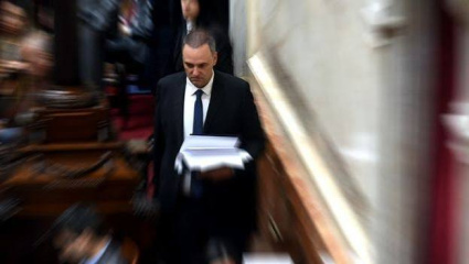 Fuerte tensión en el bloque oficialista por la falta de apoyo hacia Manuel Adorni