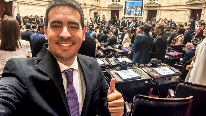 Con Ravier estrenando la vocería y la Jefatura de Gabinete vacante, el Gobierno reordena su comunicación en plena crisis
