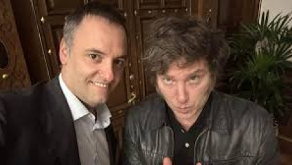 Milei dejó tibio a Adorni desde España, recibió una medalla y volvió a cargar contra Zapatero y el socialismo