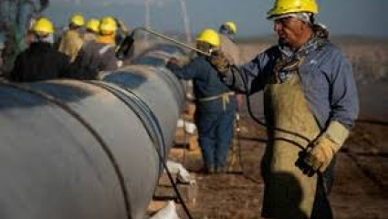 Geopolítica del caño: YPF diversifica los contratos de Vaca Muerta y le quita el monopolio de los ductos al Grupo Techint