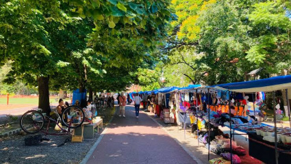 Luz verde para los puesteros: la Ciudad prorrogó por un año los permisos de los feriantes de Parque Saavedra