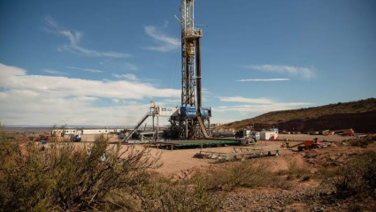 Impulso clave al proyecto de GNL: YPF tramita la licencia ambiental para perforar 12 pozos en Vaca Muerta
