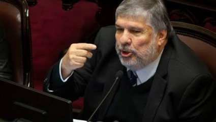 José Mayans exigió una tregua entre Axel Kicillof y Máximo Kirchner para frenar el desgaste de la oposición nacional