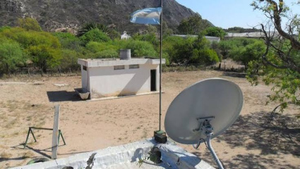 Un informe reveló que la conectividad satelital de Starlink para los colegios rurales supera con creces los costos del operador estatal