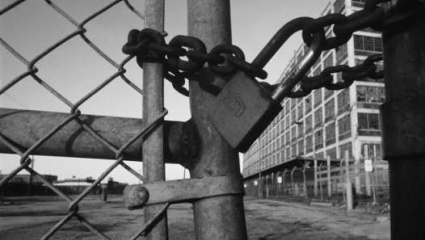 La recesión golpea fuerte al sector privado con el cierre masivo de firmas en todo el territorio nacional