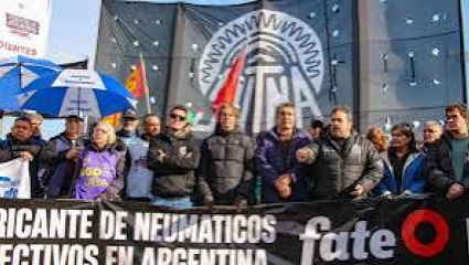La planta de neumáticos sigue paralizada tras medio año de disputas entre la empresa y el sindicato del neumático