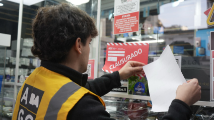 Tras el decreto de Jorge Macri, la Ciudad clausuró en Once una galería y 10 cuevas de celulares robados