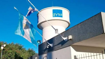 Axel Kicillof y las entidades de usuarios frenan los planes oficiales para la venta de la empresa de saneamiento