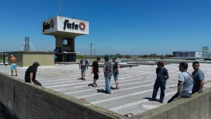Conflicto en el neumático: la Justicia ordenó desalojar la planta de FATE y el gremio resiste la medida