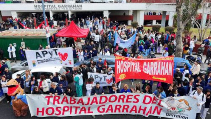 Tensión en la salud pública: trabajadores del Garrahan denuncian un "plan xenófobo" y arancelamiento encubierto