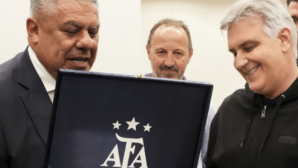 La AFA proyecta su influencia en Córdoba: Tapia tiende puentes con Llaryora y asoma un candidato clave