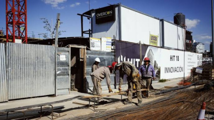 Leve rebote mensual en la industria y la construcción, pero los sectores siguen en terreno negativo