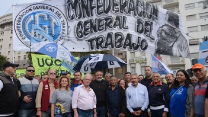 La CGT marchó en «defensa de la industria nacional» con duras críticas a la gestión de Milei por el deterioro social