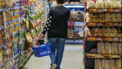 Advierten que el consumo masivo se desplomó incluso en las provincias donde se registró una suba del salario real