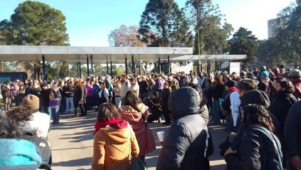 Trabajadores se concentran frente al INTI para rechazar el traslado compulsivo de 40 técnicos del disuelto Programa de Metrología Legal