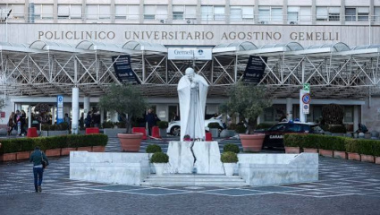 Nuevos estudios al papa León XIV confirmaron una «mejora constante»: le realizaron análisis de sangre y una radiografía
