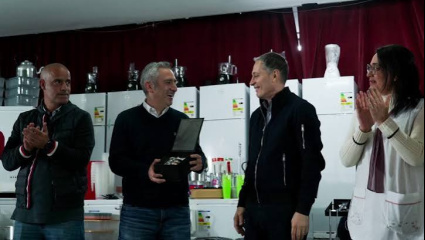 Fernando Gray y Andrés Larroque entregaron equipamiento por $106 millones para fortalecer las escuelas y comedores de Esteban Echeverría
