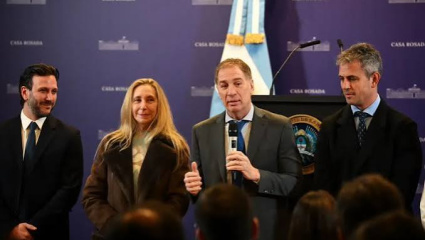 Cumbres calientes en la Rosada: las tres discusiones que crisparon a la mesa chica mientras Milei jugaba a la geopolítica