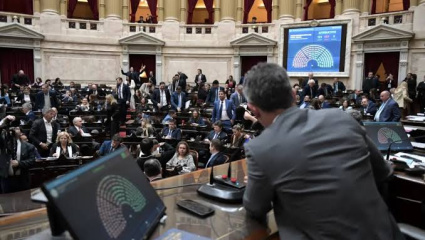 Cajonazo de madrugada: los libertarios mandaron el aliento a las familias endeudadas a comisión sin fecha de retorno