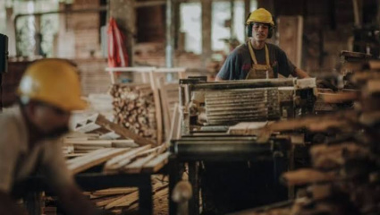 Alarma económica: informes advierten que el ritmo de desindustrialización actual supera al de los noventa y el macrismo