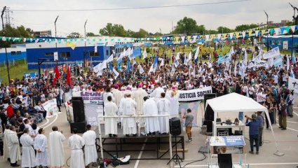 Cumbre popular en La Matanza: movimientos sociales y enviados del Vaticano le marcan la cancha al Gobierno antes de la llegada de León XIV